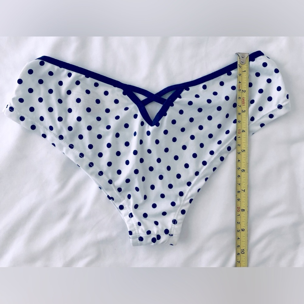 EUC Super cute white/dark blue polka dot booty shorts with crisscross accent.